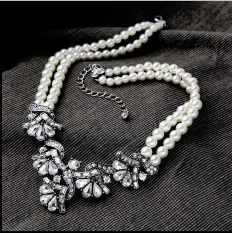 Vintage Pearl Style Necklace - Image 2